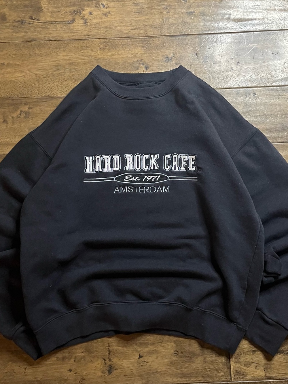 Vintage 90’s Woman’s Hard Rock Cafe Amsterdam black sweatshirt #rock #amsterdam